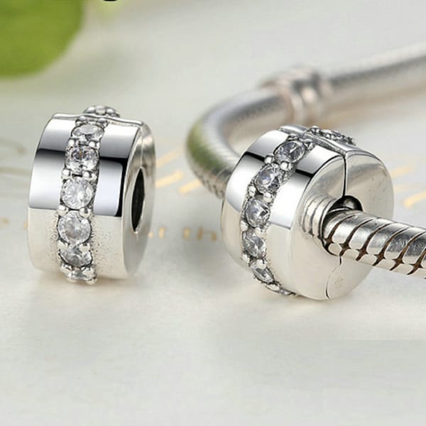 Delicate clip rotonde Lock CZ Beads Charm 925 Sterling Silver adatto per autentici braccialetti con ciondoli da donna