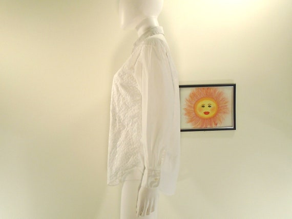 Vintage GAP White on White Embroidered Hidden But… - image 2