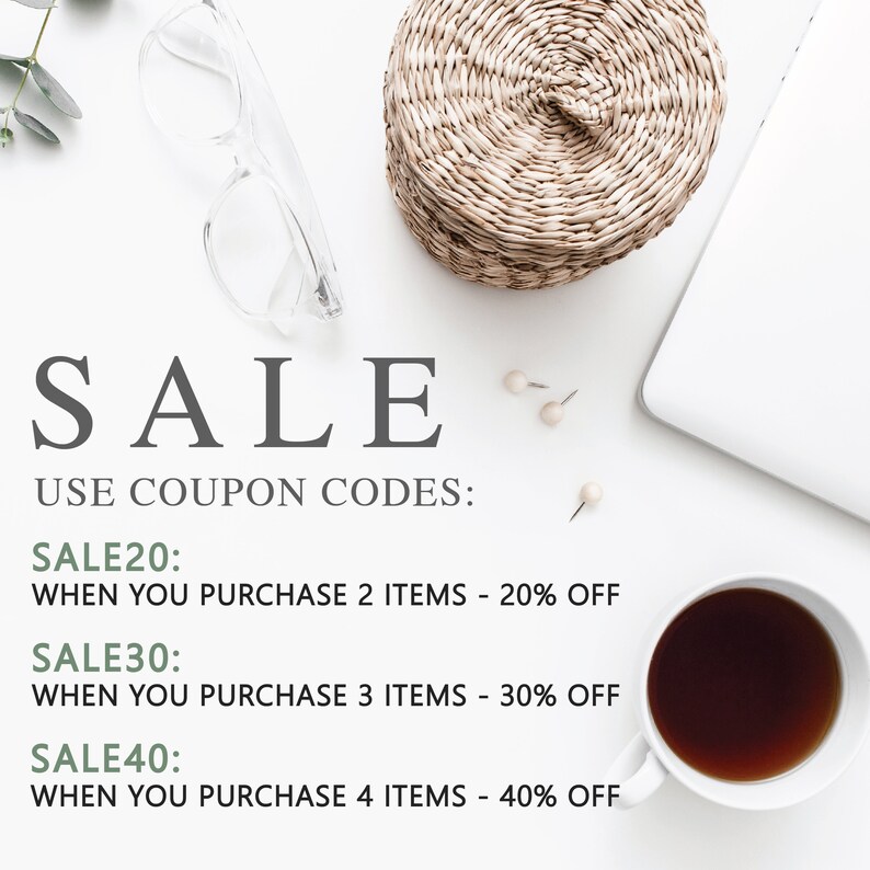 Puede incluir: Un fondo blanco con texto que dice "SALE USE COUPON CODES: SALE20: WHEN YOU PURCHASE 2 ITEMS - 20% OFF SALE30: WHEN YOU PURCHASE 3 ITEMS - 30% OFF SALE40: WHEN YOU PURCHASE 4 ITEMS - 40% OFF". Hay una cesta de mimbre, un par de gafas transparentes, un port&aacute;til y una taza de caf&eacute; en la superficie.
