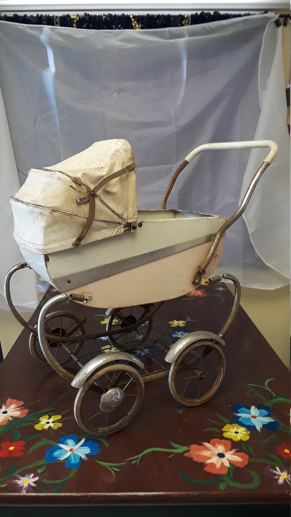 lloyd loom baby carriage