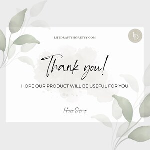K&ouml;nnte beinhalten: Eine wei&szlig;e Dankeskarte mit einem Aquarellhintergrund und gr&uuml;nen Bl&auml;ttern. Der Text auf der Karte lautet "Vielen Dank!" und "Wir hoffen, dass unser Produkt f&uuml;r Sie n&uuml;tzlich ist". Die Karte enth&auml;lt auch den Text "LIFEDRAFTSHOP.ETSY.COM" und "Frohes Einkaufen".