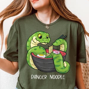 Danger Noodle-shirt: grappig Snake Ramen Pun T-shirt Sarcastic Reptile cadeau