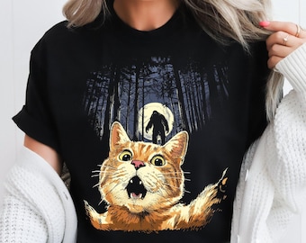 Cat Selfie With Bigfoot Shirt Cryptid Sasquatch Cryptozoology Funny Cat Meme T-Shirt
