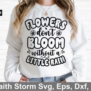 Las flores no florecen sin un poco de lluvia camiseta svg, Jesús svg, Fe svg, Tormenta svg, Dios svg, Fe svg, Tormenta camiseta svg, Christian svg