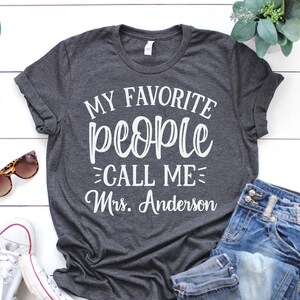 Archivo digital de nombre personalizado, Mis personas favoritas me llaman Sra. Anderson, Diseño de camiseta personalizado, camiseta personalizada. Archivo digital