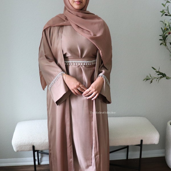 Ensemble d'abayas 4 pièces, ensemble d'abayas orné de cristaux fabriqué à Dubaï, abaya fantaisie, abaya du ramadan pour femme, abaya de l'Aïd, abaya habillée, abaya de Dubaï