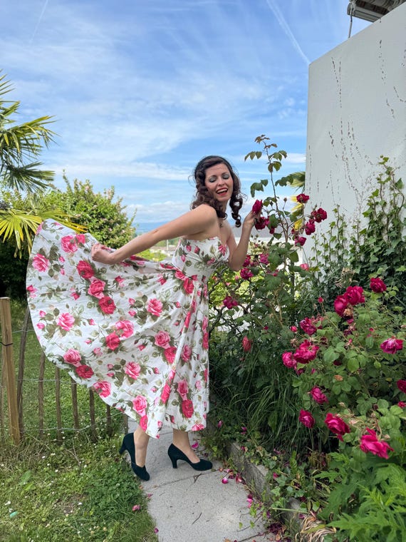 50s corset dress Nora Vintage Fabric Dress Strapless Dress Halter bridesmaid dresses Forever 21 Burgundy Stretch Color:Black/Gold 60 XL/Actual Waist Satin