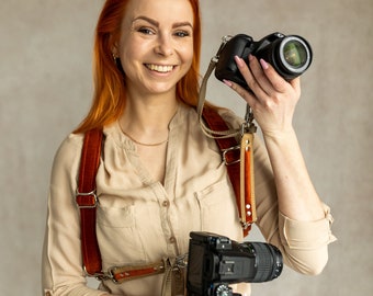 Sangle d'appareil photo double élingue, harnais de photographe végétalien, double sangle DSLR, velours rouge brique avec cuir végétalien marron