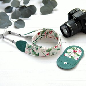 Vegan leren camerariem met bloemen: camerariem met eucalyptusprint en spiegelreflexcamera