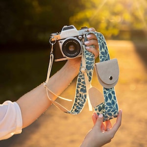 Camerariem met bloemenblad: veganistisch leren DSLR-accessoire