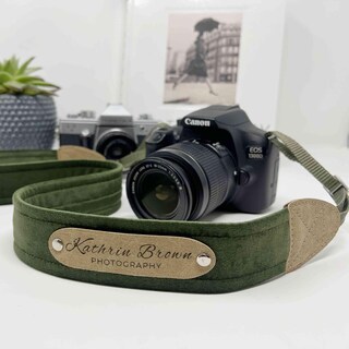 Tracolla Personalizzata Per Fotocamera Dinikally – Con Nome Ricamato Su Tela Di Cotone E Pelle PU, Aggancio Rapido, Larga 3.5 Cm