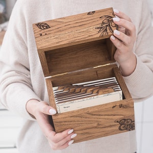Boîte de recettes personnalisée avec intercalaires avec 4 x 6 cartes de recettes, boîte de recettes en bois gravée