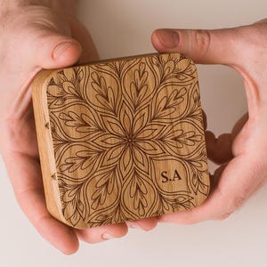 Pilulier 7 jours, Boîte à pilules en bois gravée, Pilulier, Mini boîte à bijoux, Cadeau pour 80e anniversaire