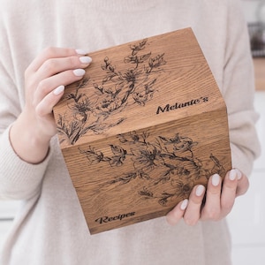 Caja de recetas de madera personalizada de 4 x 6 con separadores y tarjetas de recetas, regalo personalizado