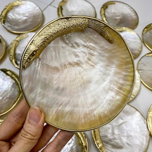 Dekorativ fisktallrik med ostron och kopparfärgad guldkant, rund tallrik i pärlemor, mångsidig för kaviar, tvål, godisdekor, samlarobjekt