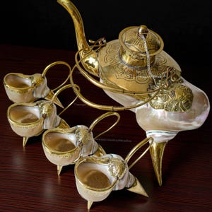 Mother-of-Pearl Seashell Teapots Seashell Cup Conch Shell Cups with Bronze Edges and Copper Coating Antique Style Serving Wine Home Decor