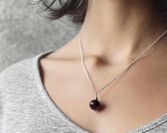 Collar minimalista con colgante de granate, joyería con la piedra natal de enero, regalo para ella
