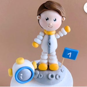Astronaut cake topper VIDEO Tutorial with templates