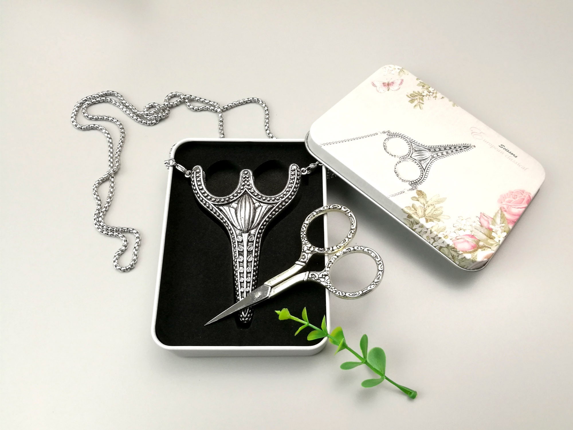 Vintage Tulip Scissors,craft scissor necklace,embroidery scissors