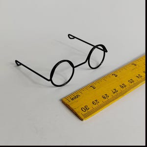 Doll and Bear Glasses: Metal Frame Crochet Holder