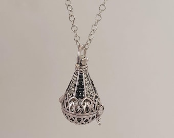 Aromaterapihalsband - Viktorianskt koniskt burhänge med diffusor, halsbandslängd 86 cm, antiksilver