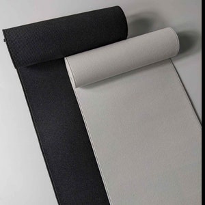 Peut inclure: Deux rouleaux de tissu &eacute;lastique, un noir et un blanc. Le tissu est c&ocirc;tel&eacute; et a une texture extensible.