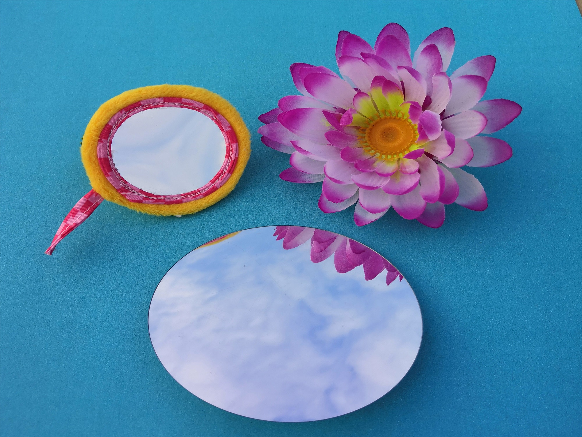Haoo 25 pezzi mini dimensioni quadrati adesivi specchio piccolo quadrato  specchio Craft piastrelle specchio per artigianato e progetti fai da te  forniture (7 pollici) : : Casa e cucina