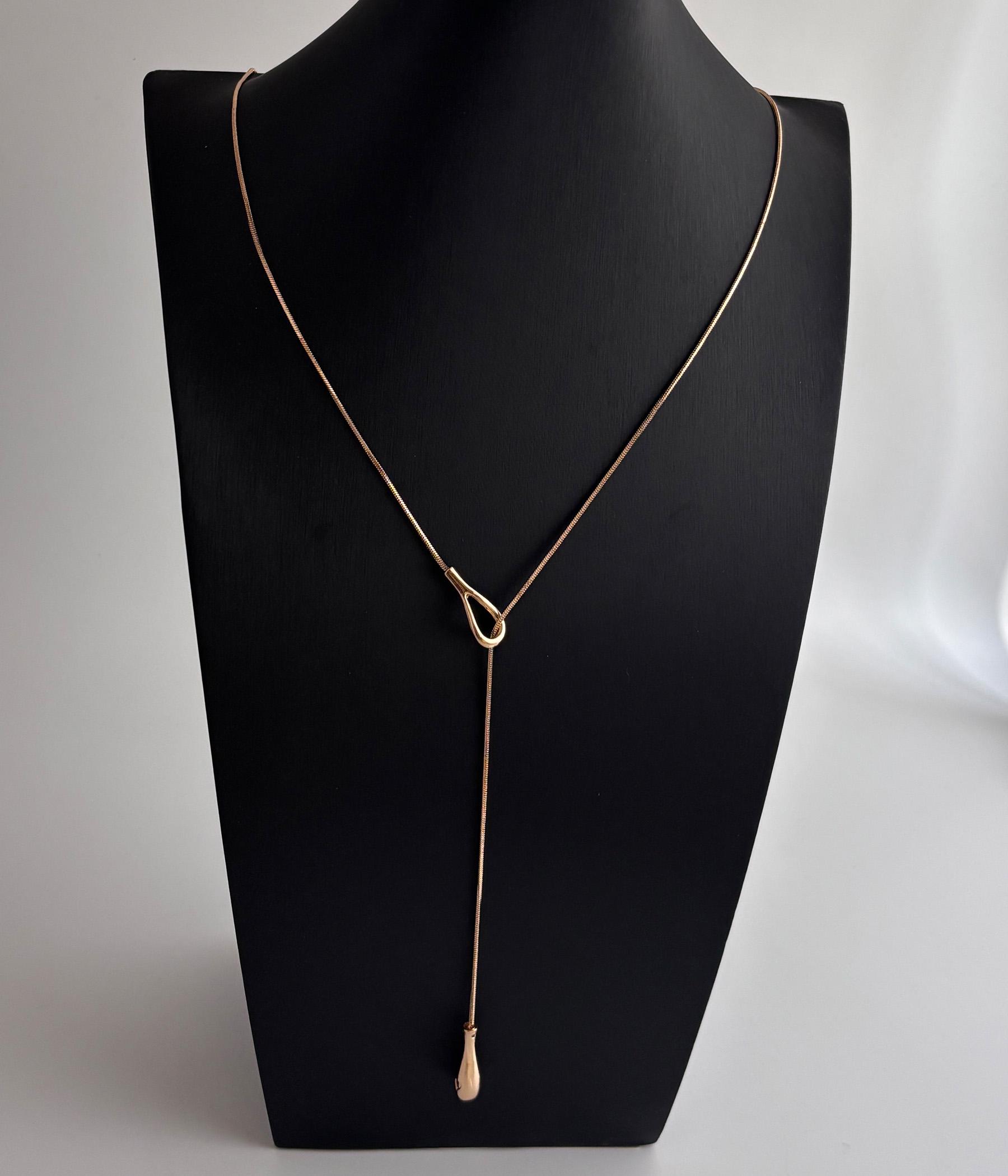 Rose Gold Lasso Necklace: Teardrop-shaped Silver Pendant 