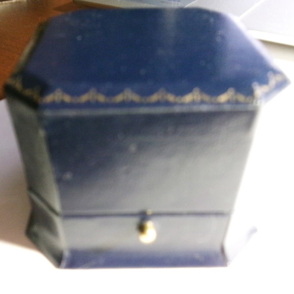 vintage Leatherette BBB Bailey Banks & Biddle jewelry box push button