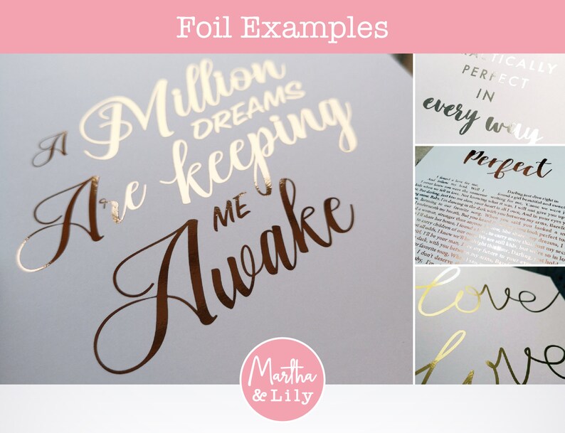 Pu&ograve; includere: Un collage di immagini che mostrano diversi esempi di stampa a caldo. La prima immagine mostra il testo "A Million Dreams Are Keeping Me Awake" in foglia d'oro. La seconda immagine mostra il testo "Perfect" in foglia d'oro. La terza immagine mostra il testo "Love" in foglia d'oro.
