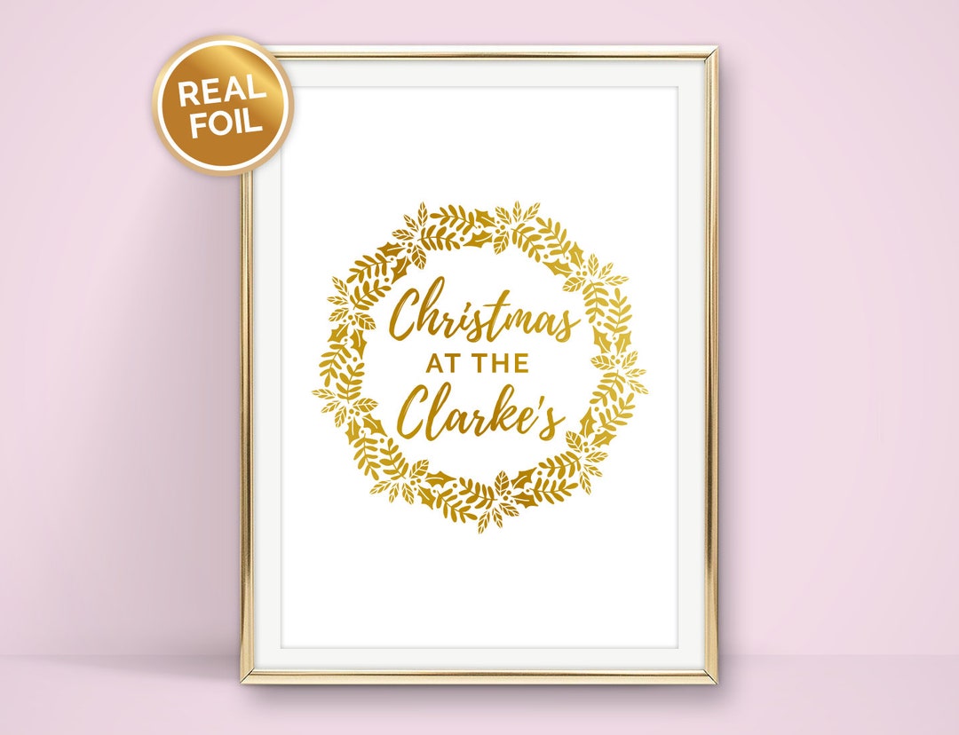 Fond de Noël. Design festif avec décoration de Noël et calligraphie