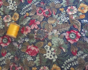 Bellissimo tessuto di cotone a fantasia floreale blu navy di Joan Kessler, misura 21" x 44".