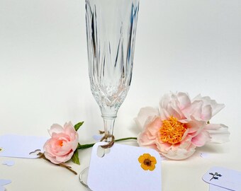 Pressed Flower Place Cards: Rustic Wedding Table Decor with Twine