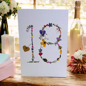 Carte d'anniversaire de 18 ans pour fille avec fleurs pressées, carte d'anniversaire personnalisée de luxe avec de vraies fleurs