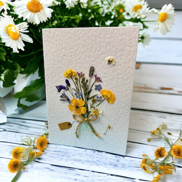 Carte de fleurs séchées pour jardinier, carte faite main avec de vraies fleurs pour tante, art floral pressé, carte d'anniversaire pour femme