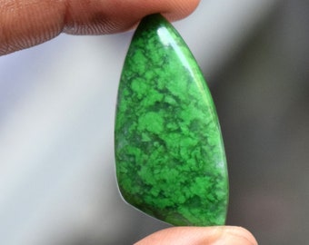 10.7 carats cabochon pierre naturelle SiT Jade Maw Sit Sit Myanmar // Ref Y48 