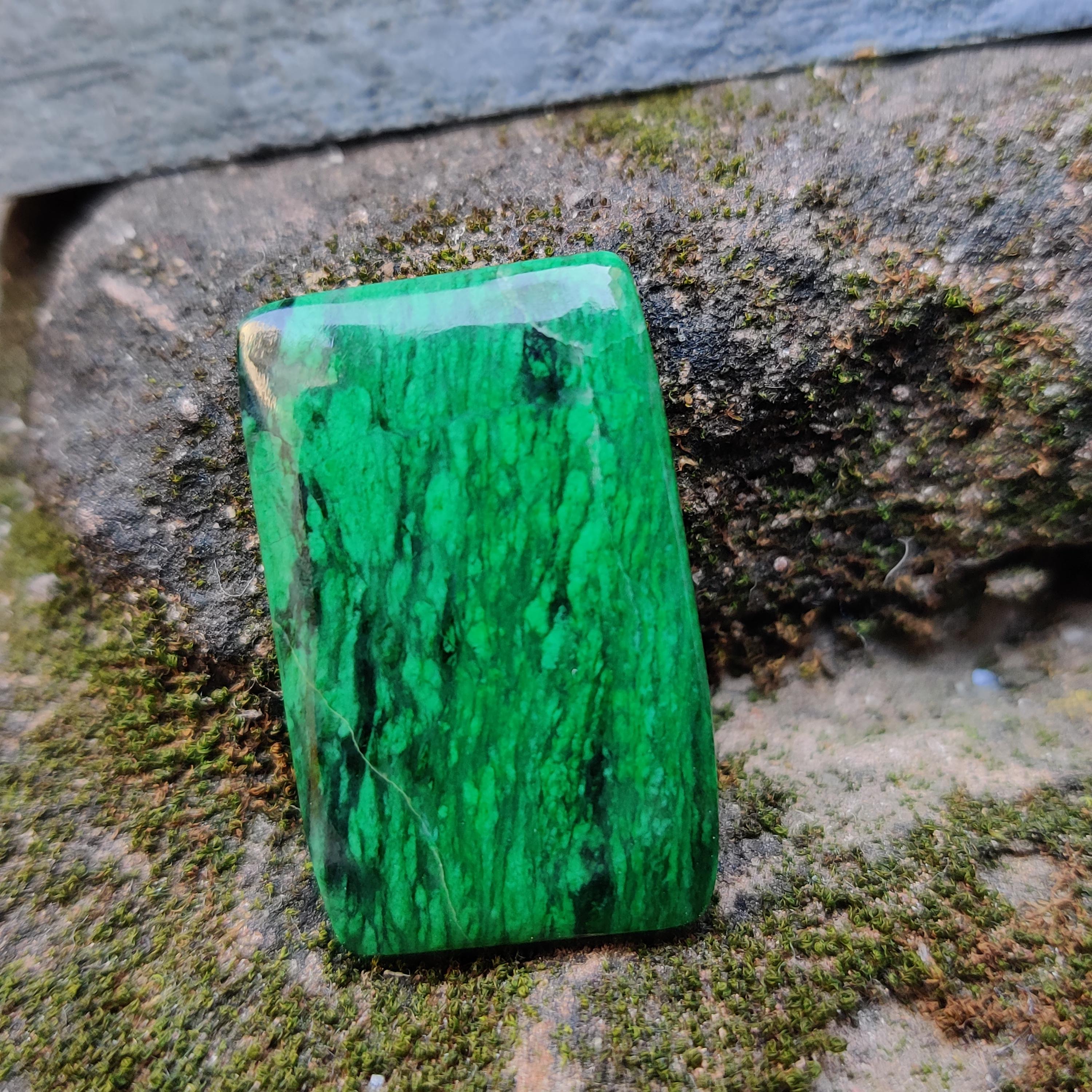 Carat Maw Sit Sit Jade Cabochon: Rare Green Gemstone Pendant