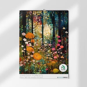 Può includere: Un calendario da parete intitolato SWEDISH FORESTS FOR A BETTER WORLD IN 2027 che presenta una vivace scena boschiva in stile puntinista con fiori selvatici arancioni, rosa e bianchi. Un logo verde circolare mostra una persona che pianta un albero.