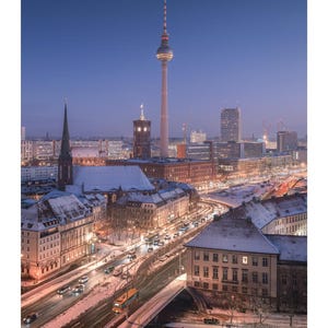 Calendrier de Berlin 2027 | Calendrier mural de photographie de rue avec des images de la Tour de télévision | Calendrier photo urbain | Idée cadeau écoresponsable image 4