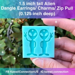 1.5 inch tall Pair of Aliens (0.125 inch deep) for Dangle Charms Earrings Stitch Markers Zip Pull Cabochons Resin Silicone Mold