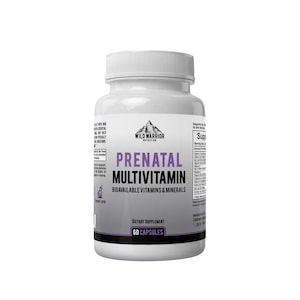 Puede incluir: Una botella blanca de multivitaminas prenatales Wild Warrior con tapa blanca. La etiqueta presenta el texto "Prenatal Multivitamin" y "Bioavailable Vitamins & Minerals". La botella contiene 60 cápsulas y es un suplemento dietético.