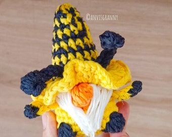 No-sew BEE gnome amigurumi crochet pattern, crochet Easter bee gnome pattern, no-sew amigurumi, bumblebee plush toy, easy amigurumi tutorial