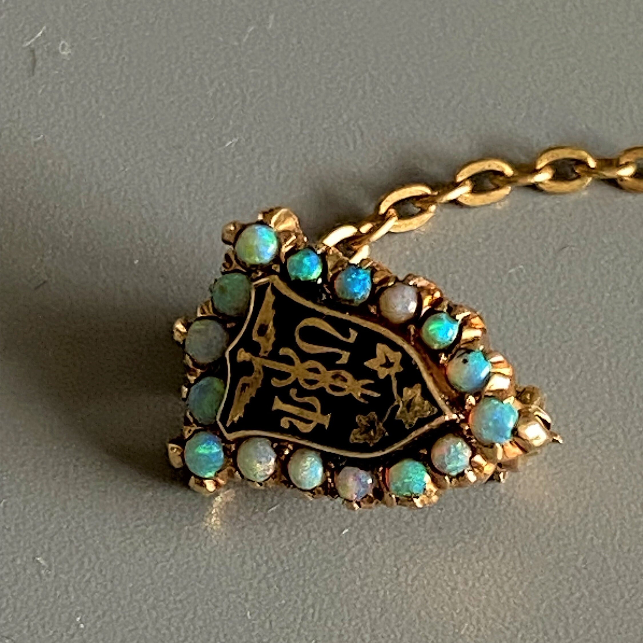 PSI OMEGA Vintage Gold Opal Dental Fraternity Pin