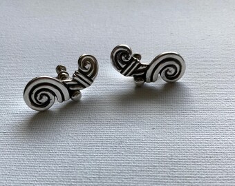 LOS CASTILLO Taxco 102M Silver screw back earrings