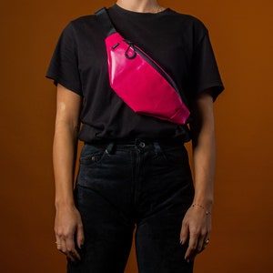 Sac banane rose en tissu recyclé - Sac de hanche durable, Petits sacs à bandoulière pour femmes et hommes, Sac banane végétalien, Sac de taille écologique (mode)