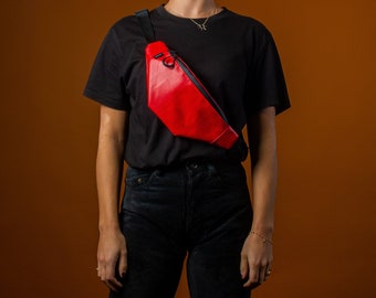 Red fanny pack from upcycled fabric - Sustainable waist bag and belt bag / Vegan hip bag or bum bag / Small crossbody bags for women and men