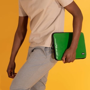 MacBook Pro 13 inch case from upcycled fabric (sustainable), Green laptop sleeve for MacBook Pro 13.3" M2 (2023/2024), Laptop cover/bag