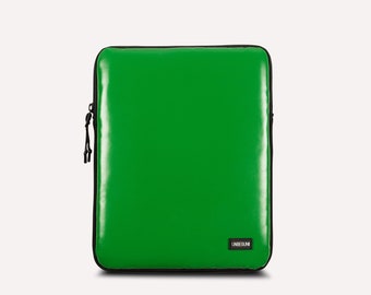 Sustainable green iPad case from upcycled fabric (2024) - 11 inch & 13 inch iPad Pro M4 cover - iPad Air M2 sleeve - iPad 10th generation