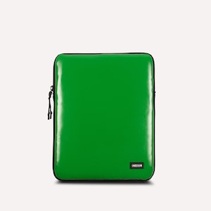 May include: A green laptop sleeve with a black zipper and the word "UNIQEUN" printed on the bottom right corner.