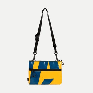 Gelbe und blaue Umhängetasche aus recyceltem Stoff (Öko), Recycle Handtasche, Sacoche, Vegane Umhängetasche, Kleine Umhängetasche (umfunktioniert)
